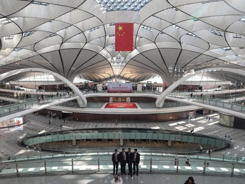 Bất chấp dịch COVID-19, Trung Quốc vẫn bơm tiền xây sân bay - ảnh 1