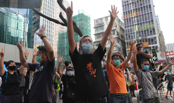 Hoàng Chi Phong và người biểu tình xuống đường ở Hong Kong