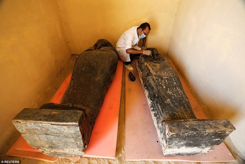 Egypt opens the lid of the mummy's coffin for 2,500 years - photo 7