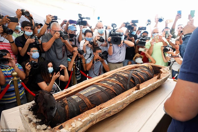 Egypt opens the lid of the mummy's coffin for 2,500 years - photo 4