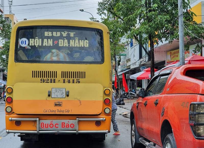 Mặc lệnh cấm, xe buýt vẫn chạy vào nội thành Đà Nẵng - ảnh 1