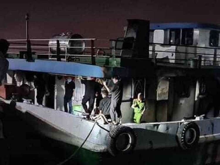 Tàu chở xăng phát nổ trên sông Đồng Nai, 3 người tử vong - ảnh 2