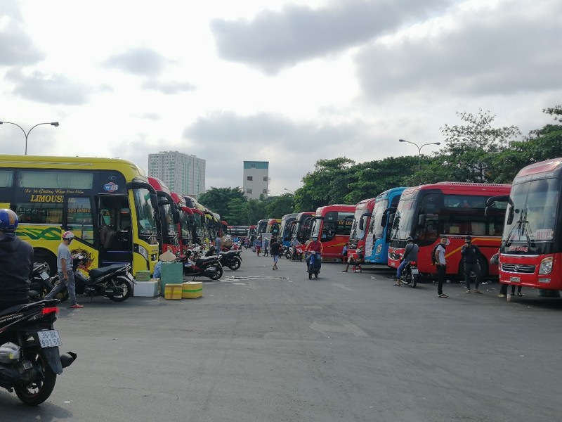 hai-ben-xe-vang-ve-han-che-di-lai-12