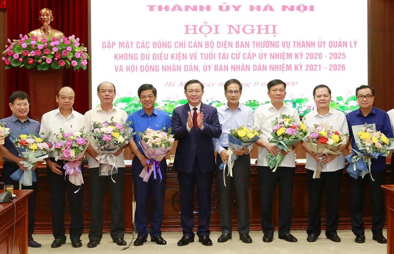 Hà Nội: 56 cán bộ chủ chốt không đủ tuổi tái cử xin nghỉ sớm - ảnh 1