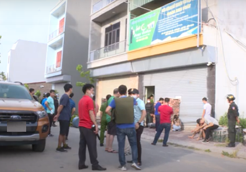 Ông 'trùm' đổ xăng đốt ma túy khi bị công an đột kích - ảnh 1