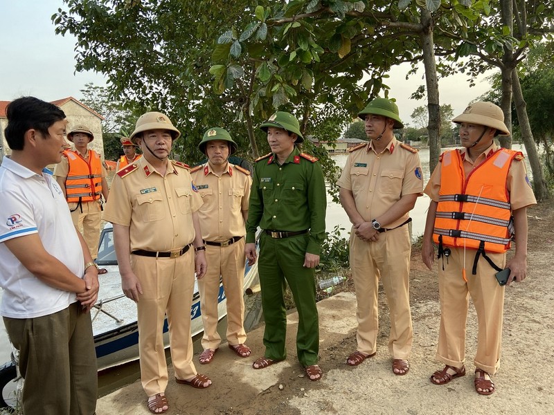 CSGT tập trung toàn lực ứng phó 'cuồng phong' bão số 9 - ảnh 3