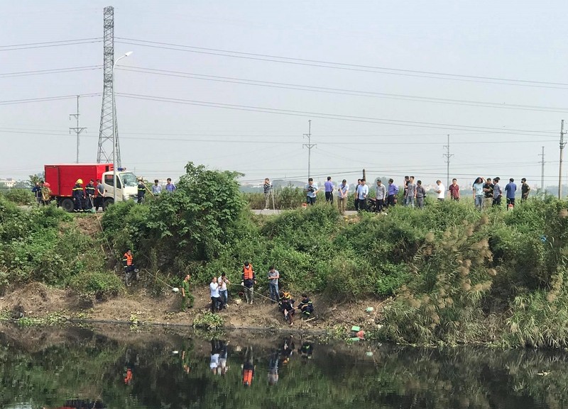 400 người lật từng túi rác tìm nữ sinh ngân hàng bị sát hại - ảnh 2