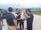 Đã bắt được kẻ ôm trẻ em, vũ khí nóng cố thủ trên xe hơi