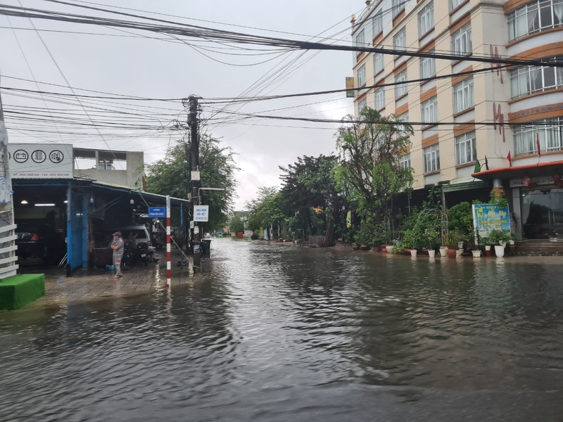 Quảng Nam: Mưa lớn gây ngập nhiều tuyến đường - ảnh 2