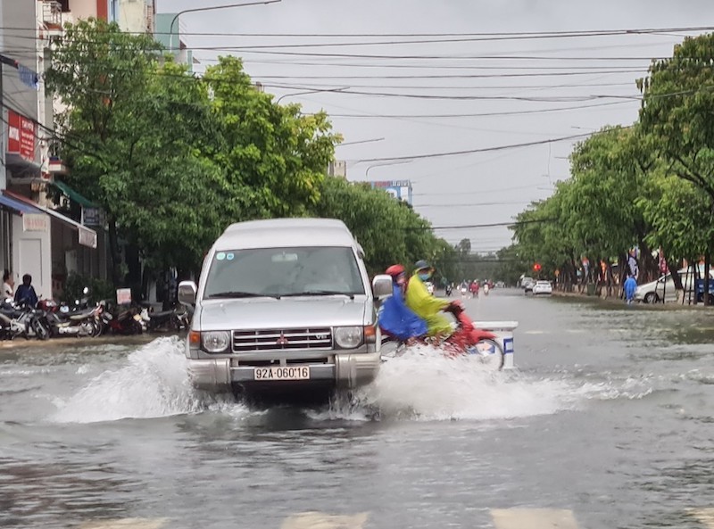 Quảng Nam: Mưa lớn gây ngập nhiều tuyến đường - ảnh 1