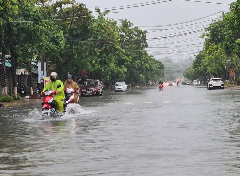 Quảng Nam: Mưa lớn gây ngập nhiều tuyến đường - ảnh 3