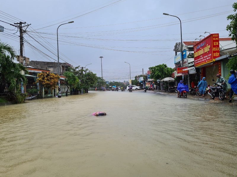 Quảng Nam: Nhiều vùng ngập sâu, sơ tán dân trước 17 giờ - ảnh 1