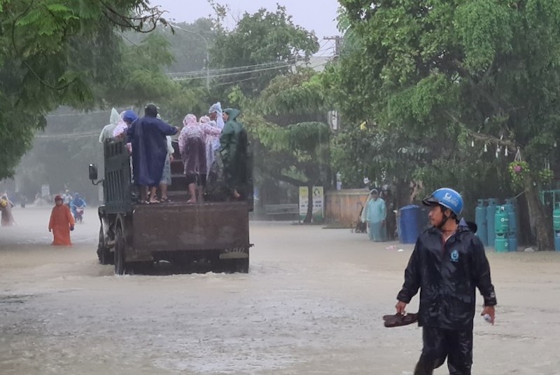 Quảng Nam: Nhiều vùng ngập sâu, sơ tán dân trước 17 giờ - ảnh 3