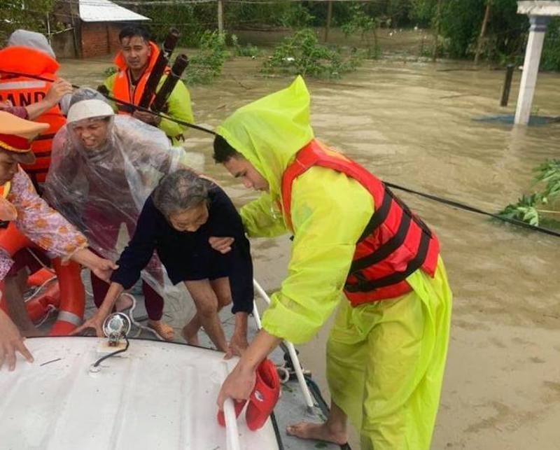 Quảng Nam: Nhiều nơi vẫn ngập sâu, nước sông báo động 3 - ảnh 1