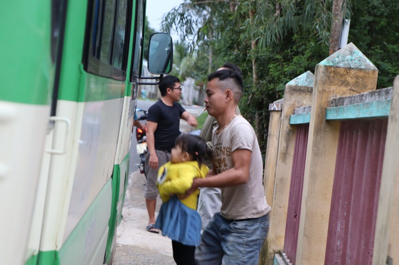 Quảng Nam sơ tán hàng ngàn người, có xe cứu thương hỗ trợ - ảnh 3