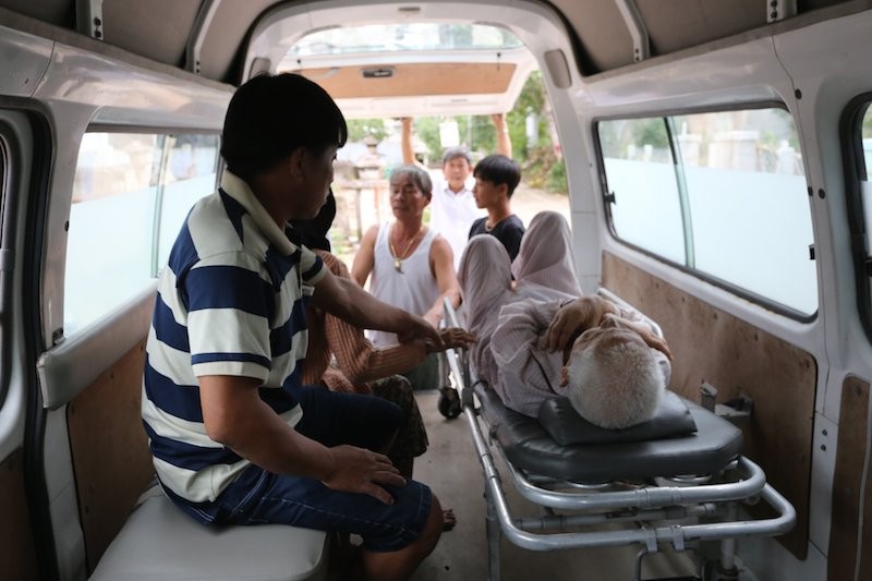 Quảng Nam sơ tán hàng ngàn người, có xe cứu thương hỗ trợ - ảnh 9