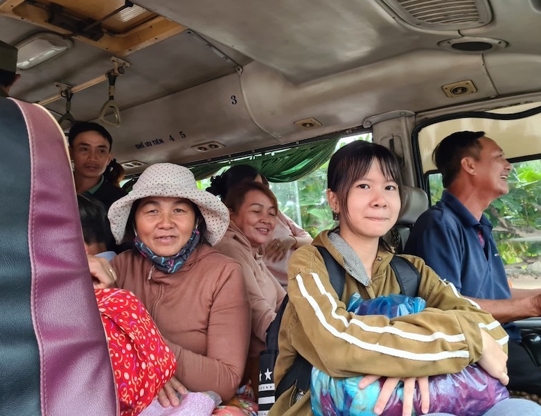 Quảng Nam sơ tán hàng ngàn người, có xe cứu thương hỗ trợ - ảnh 6