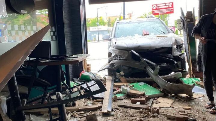 Canada: Một nhà hàng phở của người gốc Việt bị xe hơi tông phá - ảnh 1