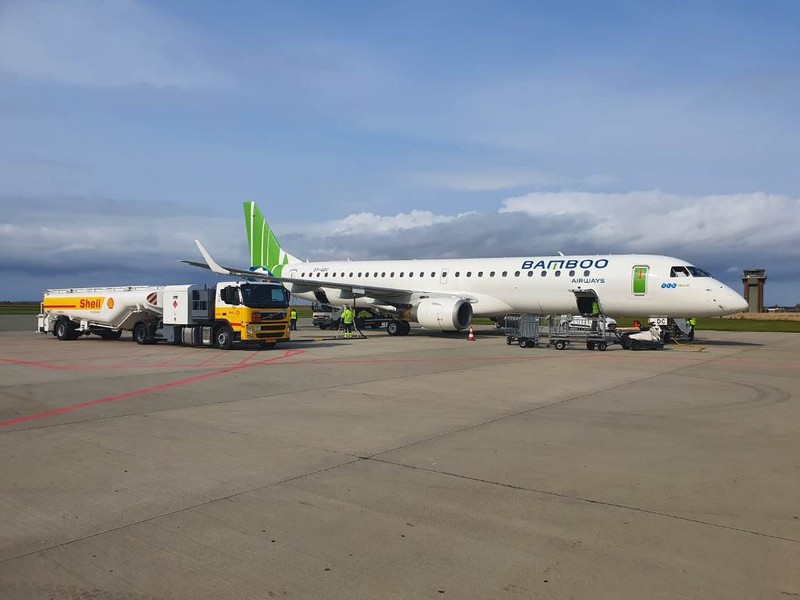 Bamboo Airways đón máy bay phản lực Embraer E195 đầu tiên - ảnh 1