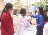 Học sinh lớp 12 Đà Nẵng đi học sau thời gian nghỉ chống dịch