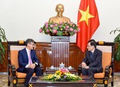 Đại sứ Lào xúc động khi nhận vật chất, tinh thần của Việt Nam