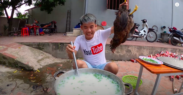Con trai bà Tân Vlog bị xử phạt vì video nấu gà nguyên lông - ảnh 1