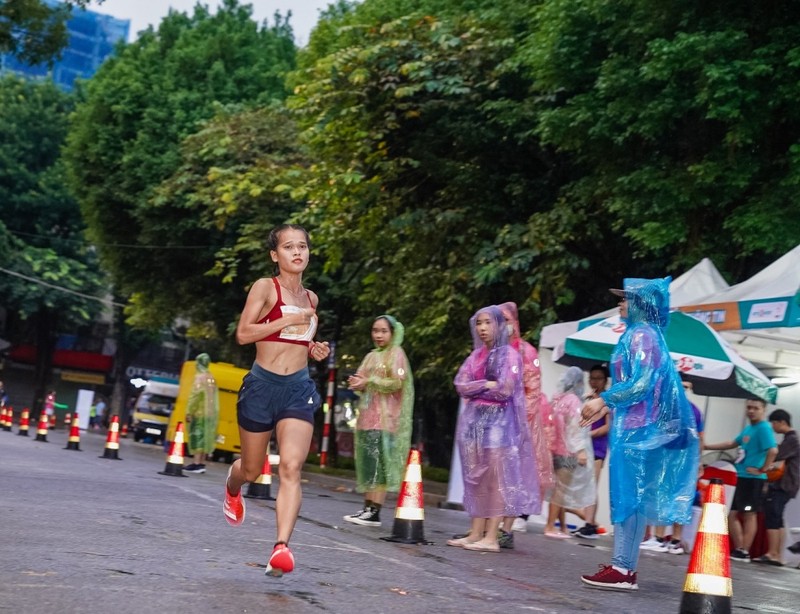 Nữ VĐV chạy 10km gần 36 phút dành giải nhất Viettel Fastest  - ảnh 2