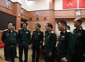 Bộ trưởng Bộ Quốc phòng nghe báo cáo về tìm kiếm đoàn 337