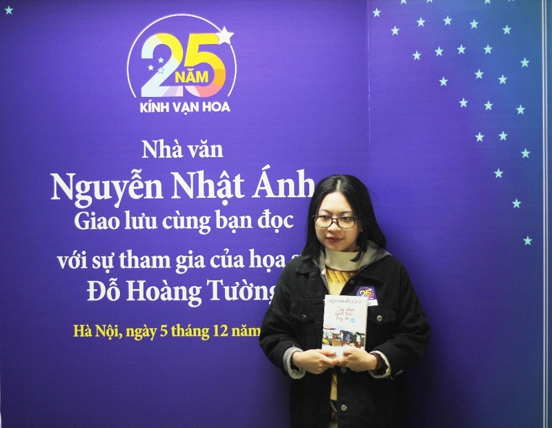 Người Hà Nội vượt lạnh đến xin chữ ký nhà văn Nguyễn Nhật Ánh - ảnh 5