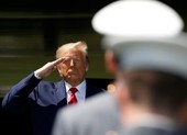 Hàng trăm cựu lãnh đạo quân đội ủng hộ, cú hích cho ông Trump