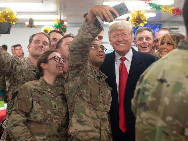 Quân nhân Mỹ thi nhau bảo vệ người hùng Trump trước bầu cử - ảnh 1