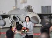 Bà Thái gọi phi công chặn máy bay Trung Quốc là anh hùng