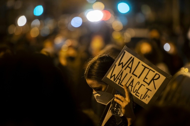 Mỹ: Thêm 1 người da màu bị bắn chết, dân xuống đường biểu tình - ảnh 1