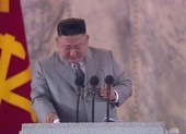 Ông Kim rơi nước mắt tại lễ duyệt binh: 'Tôi thật sự xin lỗi'