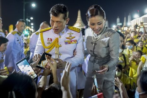 Vua, Hoàng hậu Thái Lan gặp lực lượng ủng hộ chế độ quân chủ - ảnh 1
