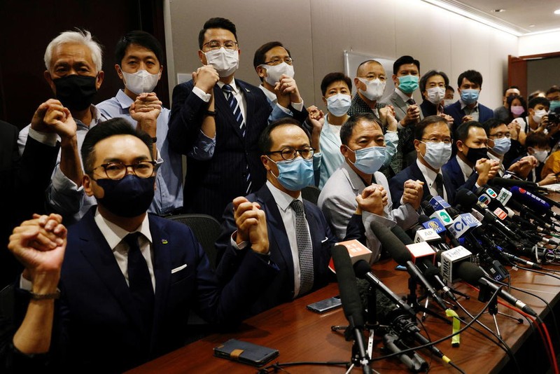 Bắc Kinh cảnh báo vụ 15 nghị sĩ Hong Kong đồng loạt từ chức  - ảnh 2