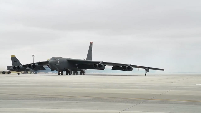 Sau thông báo giảm quân tại Iraq, Mỹ điều B-52 đến Trung Đông - ảnh 1