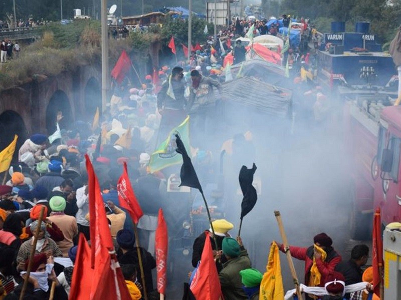 Ấn Độ: Cảnh sát hộ tống nông dân khắp nơi về thủ đô biểu tình  - ảnh 1