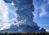 Ảnh: Núi lửa Sinabung phun ra đám mây tro bụi cao 5.000 m