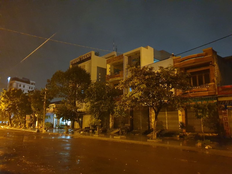 Bão số 9: Gió đã mạnh lên, mưa to dần ở nhiều tỉnh miền Trung  - ảnh 2