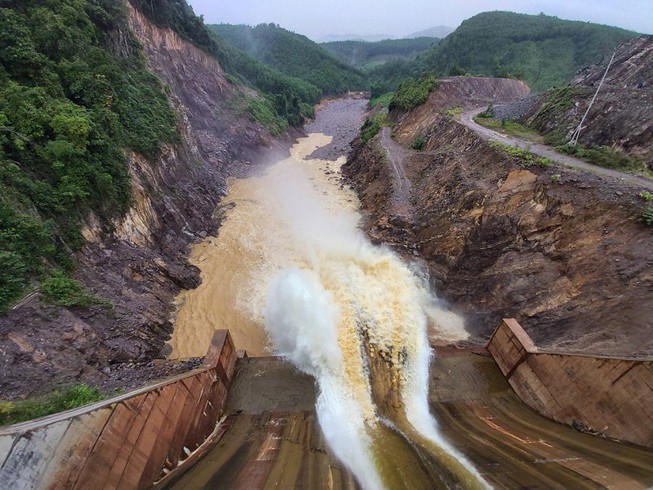 Bão số 13: Xử lý nghiêm khắc thủy điện gây mất an toàn hạ du - ảnh 1