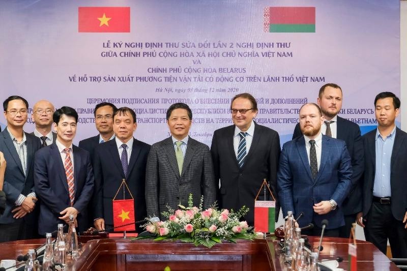 Việt Nam - Belarus tháo gỡ khó khăn cho liên doanh ô tô - ảnh 1