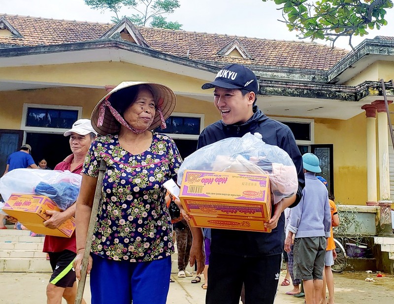 Diễn viên Mạc Văn Khoa: “Mong bà con sớm ổn định cuộc sống“ - ảnh 5