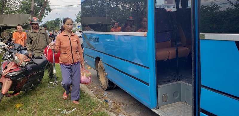 Đà Nẵng: Tổng lực chằng chống nhà cửa, đưa dân di tản - ảnh 3