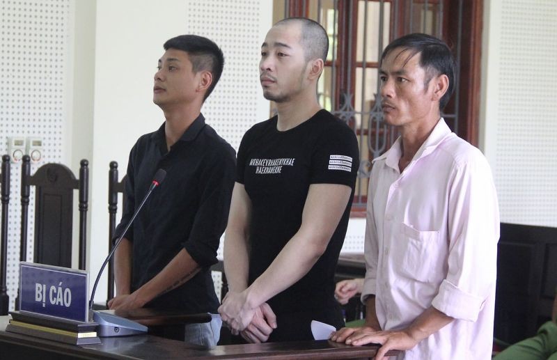 Kẻ thuê người vứt 500 kg ma túy đá bên đường lĩnh 42 tháng tù  - ảnh 1