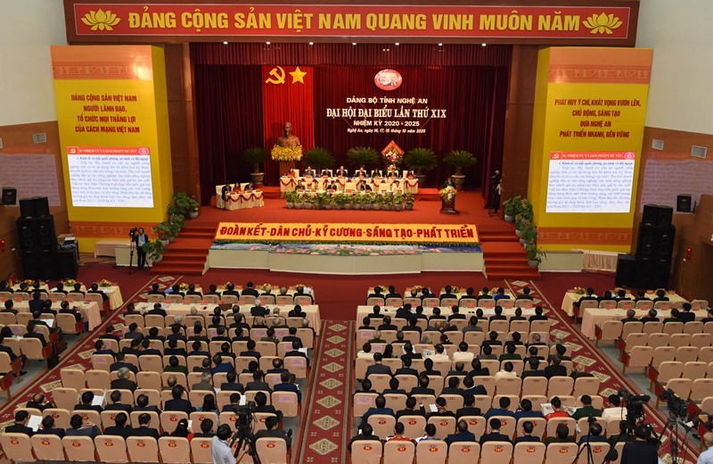 Thủ tướng Nguyễn Xuân Phúc dự Đại hội Đảng bộ tỉnh Nghệ An - ảnh 1