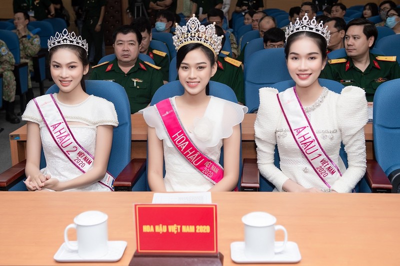 Chuyến từ thiện đầu tiên của tân Hoa hậu Đỗ Thị Hà - ảnh 6