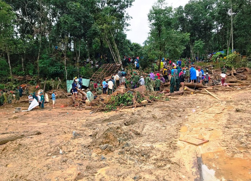 Sạt lở Trà Leng: Tiếng khóc thấu trời giữa rừng sâu! - ảnh 1