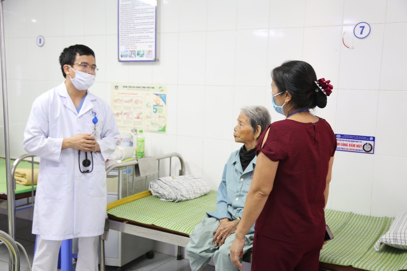 30 phút cứu cụ bà lớn tuổi nhất Việt Nam bị nhồi máu cơ tim - ảnh 1