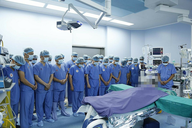 Huy động 150 bác sĩ lấy, ghép tạng cứu 6 người cùng lúc - ảnh 1
